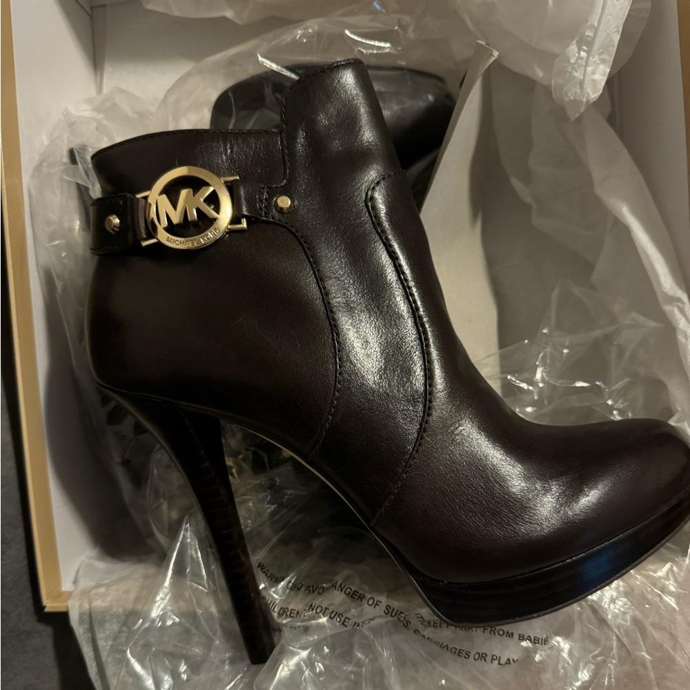 Michael Kors DK Chocolate leather booties size 8.5